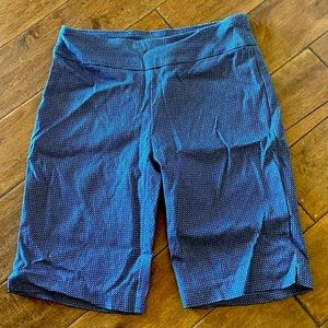 Stretch, pull on shorts